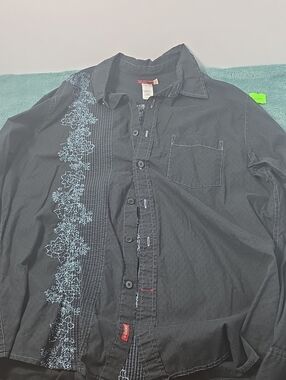 Vtg Y2k Guess Black Shirt with Red Logo Tag